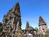 ウルン ダヌ ブラタン寺院